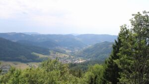 Dieses Bild zeigt eine Webcam-Aufnahme vom Achertal, aufgenommen am Montag, den 10.08.2026 um 15:30 Uhr. Die Temperatur betrug 33.5°C.