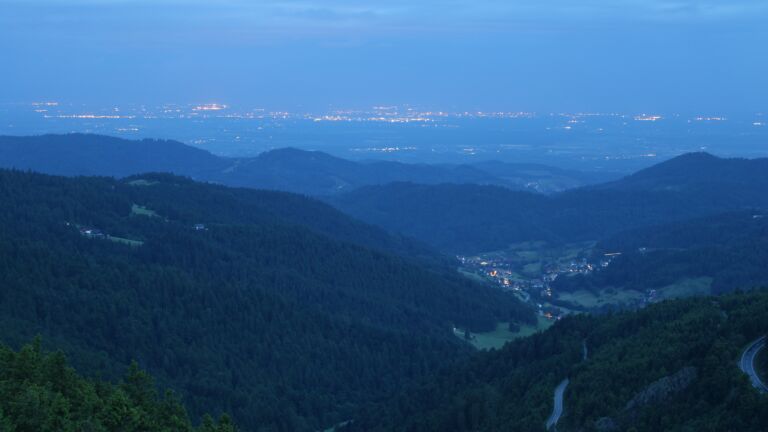 Dieses Bild zeigt eine Webcam-Aufnahme vom Achertal, aufgenommen am Mittwoch, den 04.06.2025 um 04:50 Uhr. Die Temperatur betrug 13.2°C.