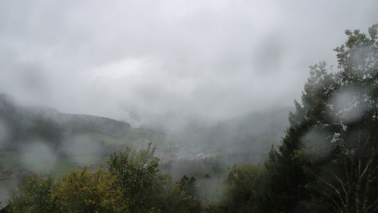 Dieses Bild zeigt eine Webcam-Aufnahme vom Achertal, aufgenommen am Samstag, den 17.10.2026 um 11:10 Uhr. Die Temperatur betrug 9.8°C.