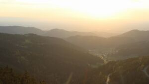 Dieses Bild zeigt eine Webcam-Aufnahme vom Achertal, aufgenommen am Freitag, den 17.04.2026 um 19:50 Uhr. Die Temperatur betrug 13.2°C.