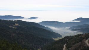 Dieses Bild zeigt eine Webcam-Aufnahme vom Achertal, aufgenommen am Dienstag, den 16.12.2025 um 13:20 Uhr. Die Temperatur betrug 12.1°C.