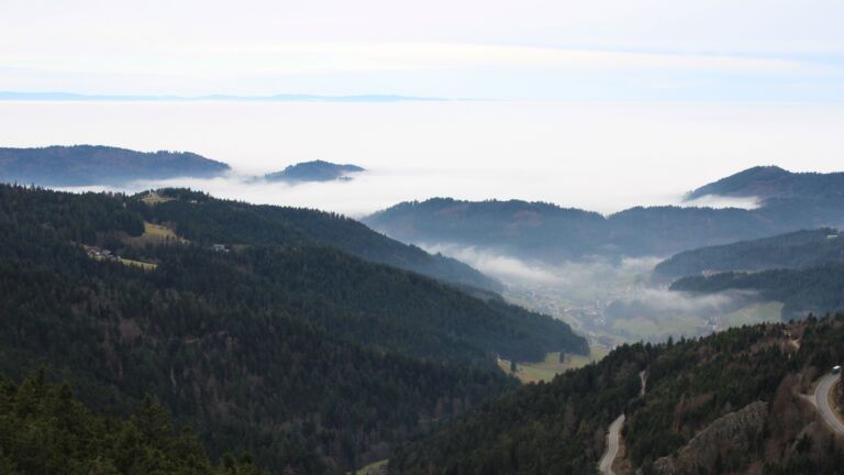 Dieses Bild zeigt eine Webcam-Aufnahme vom Achertal, aufgenommen am Dienstag, den 16.12.2025 um 13:20 Uhr. Die Temperatur betrug 12.1°C.