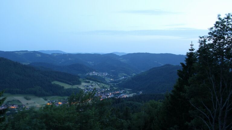 Dieses Bild zeigt eine Webcam-Aufnahme vom Achertal, aufgenommen am Samstag, den 30.05.2026 um 21:50 Uhr. Die Temperatur betrug 23.1°C.