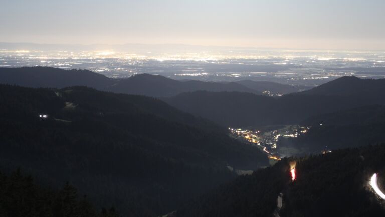 Dieses Bild zeigt eine Webcam-Aufnahme vom Achertal, aufgenommen am Montag, den 02.03.2026 um 05:30 Uhr. Die Temperatur betrug 4.8°C.