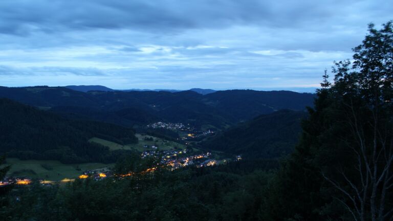 Dieses Bild zeigt eine Webcam-Aufnahme vom Achertal, aufgenommen am Mittwoch, den 10.06.2026 um 22:10 Uhr. Die Temperatur betrug 8.6°C.