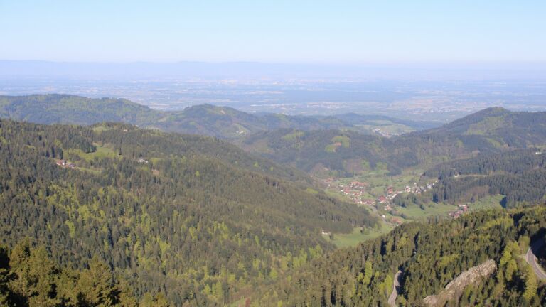 Dieses Bild zeigt eine Webcam-Aufnahme vom Achertal, aufgenommen am Samstag, den 25.04.2026 um 08:30 Uhr. Die Temperatur betrug 13.8°C.