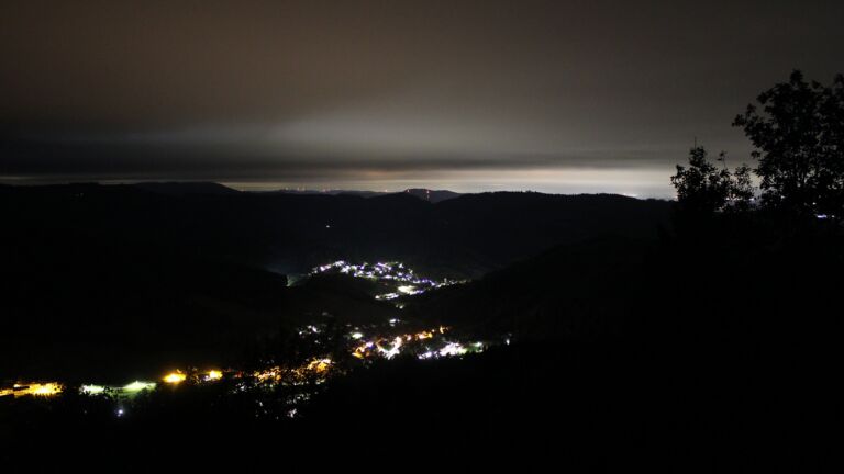 Dieses Bild zeigt eine Webcam-Aufnahme vom Achertal, aufgenommen am Montag, den 14.09.2026 um 02:30 Uhr. Die Temperatur betrug 13.2°C.