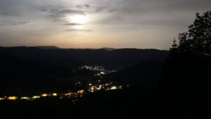 Dieses Bild zeigt eine Webcam-Aufnahme vom Achertal, aufgenommen am Sonntag, den 31.05.2026 um 03:30 Uhr. Die Temperatur betrug 21.4°C.