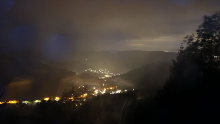 Dieses Bild zeigt eine Webcam-Aufnahme vom Achertal, aufgenommen am Mittwoch, den 20.05.2026 um 04:10 Uhr. Die Temperatur betrug 9.5°C.
