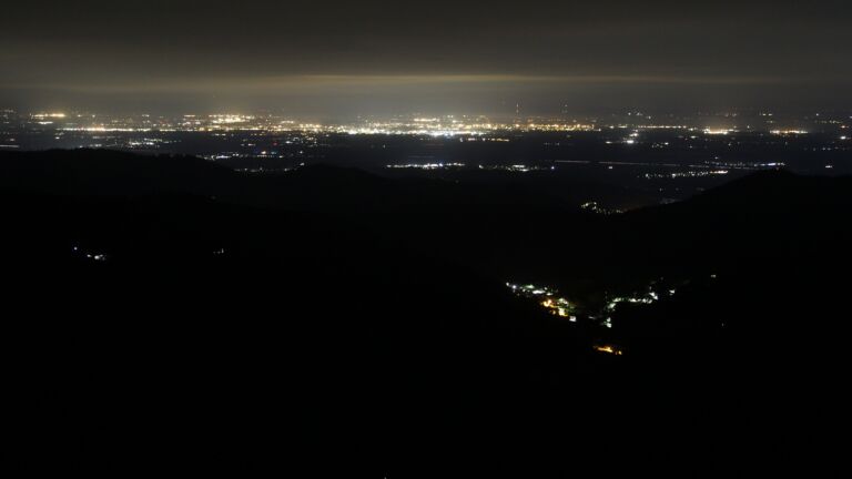 Dieses Bild zeigt eine Webcam-Aufnahme vom Achertal, aufgenommen am Samstag, den 28.06.2025 um 02:40 Uhr. Die Temperatur betrug 16°C.