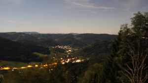 Dieses Bild zeigt eine Webcam-Aufnahme vom Achertal, aufgenommen am Sonntag, den 27.09.2026 um 00:30 Uhr. Die Temperatur betrug 19.8°C.