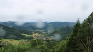 Dieses Bild zeigt eine Webcam-Aufnahme vom Achertal, aufgenommen am Donnerstag, den 04.06.2026 um 17:00 Uhr. Die Temperatur betrug 10.2°C.