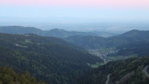 Dieses Bild zeigt eine Webcam-Aufnahme vom Achertal, aufgenommen am Freitag, den 01.05.2026 um 06:00 Uhr. Die Temperatur betrug 4.6°C.
