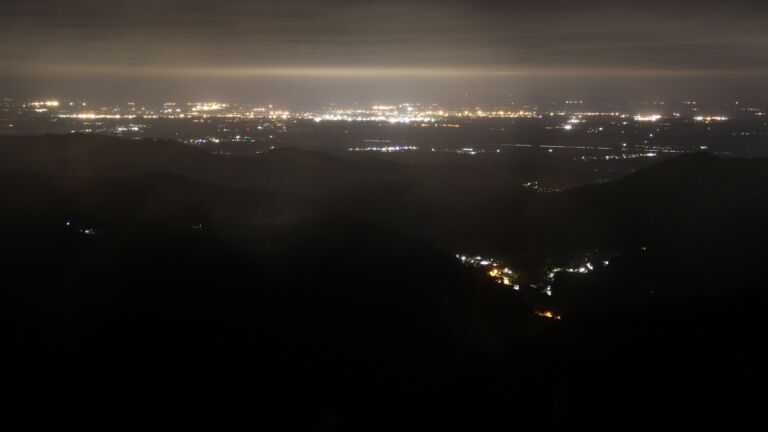 Dieses Bild zeigt eine Webcam-Aufnahme vom Achertal, aufgenommen am Mittwoch, den 28.05.2025 um 03:40 Uhr. Die Temperatur betrug 9.6°C.