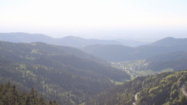 Dieses Bild zeigt eine Webcam-Aufnahme vom Achertal, aufgenommen am Donnerstag, den 30.04.2026 um 18:30 Uhr. Die Temperatur betrug 10.6°C.