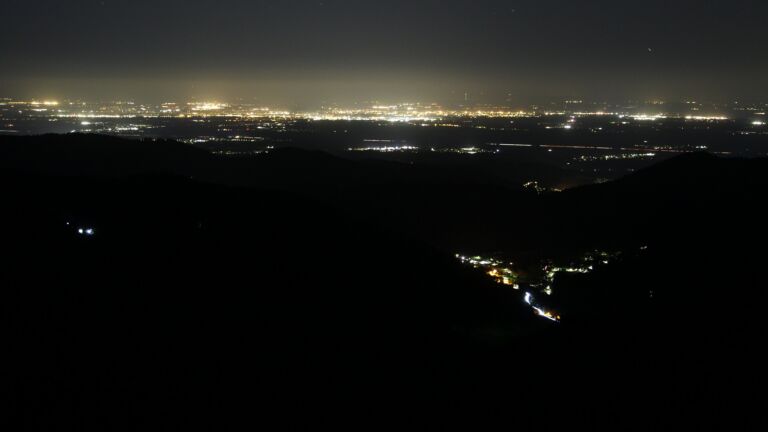 Dieses Bild zeigt eine Webcam-Aufnahme vom Achertal, aufgenommen am Donnerstag, den 23.04.2026 um 04:20 Uhr. Die Temperatur betrug 4.3°C.