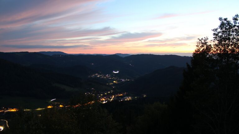 Dieses Bild zeigt eine Webcam-Aufnahme vom Achertal, aufgenommen am Freitag, den 16.10.2026 um 19:20 Uhr. Die Temperatur betrug 17.1°C.