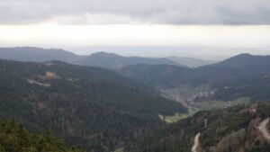 Dieses Bild zeigt eine Webcam-Aufnahme vom Achertal, aufgenommen am Dienstag, den 17.03.2026 um 15:40 Uhr. Die Temperatur betrug 5.6°C.