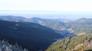 Dieses Bild zeigt eine Webcam-Aufnahme vom Achertal, aufgenommen am Montag, den 01.12.2025 um 10:00 Uhr. Die Temperatur betrug 4.5°C.