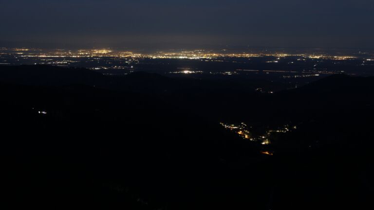 Dieses Bild zeigt eine Webcam-Aufnahme vom Achertal, aufgenommen am Dienstag, den 04.11.2025 um 06:20 Uhr. Die Temperatur betrug 5.6°C.