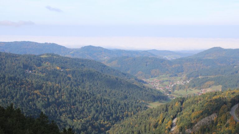 Dieses Bild zeigt eine Webcam-Aufnahme vom Achertal, aufgenommen am Freitag, den 10.10.2025 um 10:30 Uhr. Die Temperatur betrug 12.4°C.