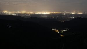 Dieses Bild zeigt eine Webcam-Aufnahme vom Achertal, aufgenommen am Mittwoch, den 29.04.2026 um 03:30 Uhr. Die Temperatur betrug 7.4°C.