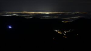 Dieses Bild zeigt eine Webcam-Aufnahme vom Achertal, aufgenommen am Mittwoch, den 17.12.2025 um 01:00 Uhr. Die Temperatur betrug 6.8°C.