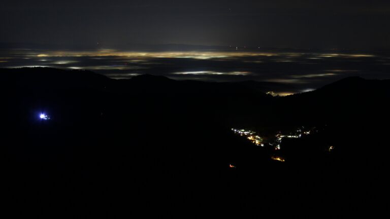 Dieses Bild zeigt eine Webcam-Aufnahme vom Achertal, aufgenommen am Mittwoch, den 17.12.2025 um 01:00 Uhr. Die Temperatur betrug 6.8°C.