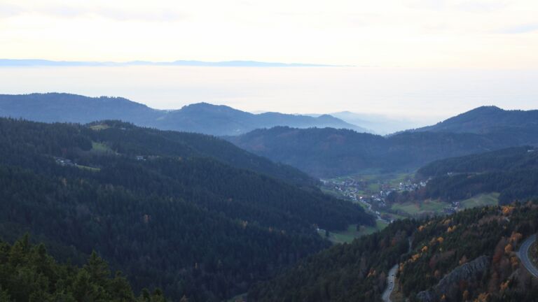 Dieses Bild zeigt eine Webcam-Aufnahme vom Achertal, aufgenommen am Donnerstag, den 06.11.2025 um 16:20 Uhr. Die Temperatur betrug 12.6°C.