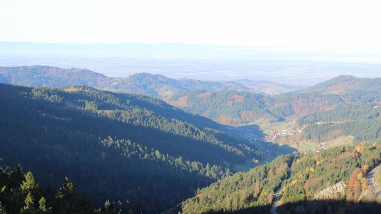 Dieses Bild zeigt eine Webcam-Aufnahme vom Achertal, aufgenommen am Dienstag, den 04.11.2025 um 09:10 Uhr. Die Temperatur betrug 10.2°C.