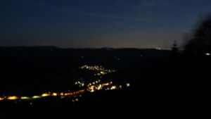Dieses Bild zeigt eine Webcam-Aufnahme vom Achertal, aufgenommen am Freitag, den 22.05.2026 um 22:40 Uhr. Die Temperatur betrug 20.2°C.