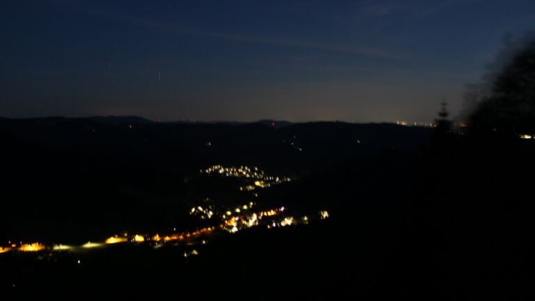 Dieses Bild zeigt eine Webcam-Aufnahme vom Achertal, aufgenommen am Freitag, den 22.05.2026 um 22:40 Uhr. Die Temperatur betrug 20.2°C.