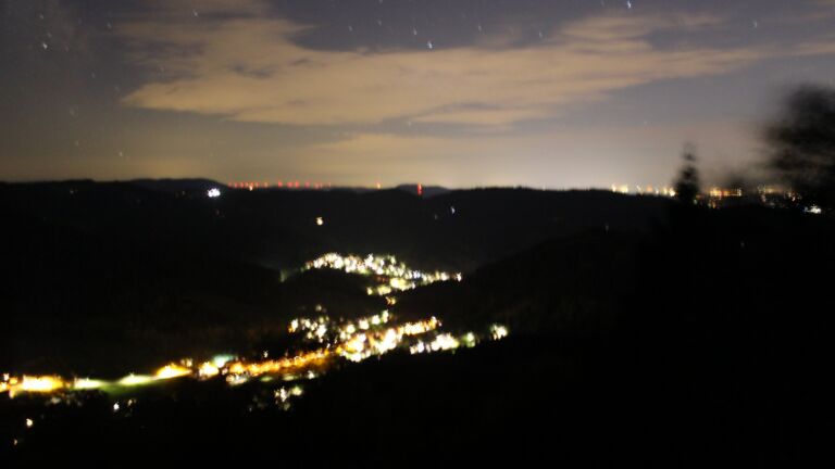 Dieses Bild zeigt eine Webcam-Aufnahme vom Achertal, aufgenommen am Sonntag, den 06.09.2026 um 21:30 Uhr. Die Temperatur betrug 20.5°C.