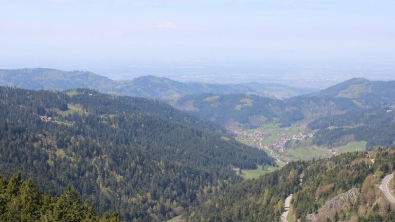 Dieses Bild zeigt eine Webcam-Aufnahme vom Achertal, aufgenommen am Samstag, den 18.04.2026 um 12:30 Uhr. Die Temperatur betrug 15.2°C.