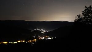 Dieses Bild zeigt eine Webcam-Aufnahme vom Achertal, aufgenommen am Samstag, den 18.07.2026 um 02:30 Uhr. Die Temperatur betrug 16.5°C.