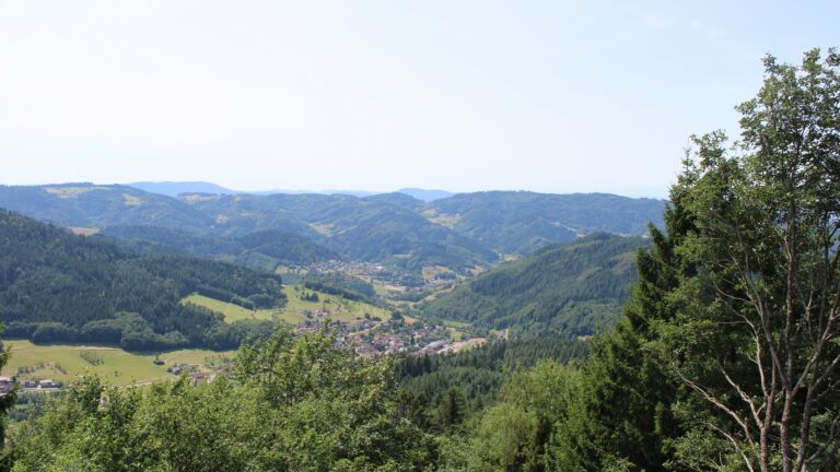 Dieses Bild zeigt eine Webcam-Aufnahme vom Achertal, aufgenommen am Mittwoch, den 22.07.2026 um 13:30 Uhr. Die Temperatur betrug 22.1°C.