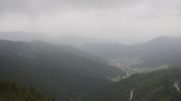 Dieses Bild zeigt eine Webcam-Aufnahme vom Achertal, aufgenommen am Mittwoch, den 28.05.2025 um 09:30 Uhr. Die Temperatur betrug 9.1°C.