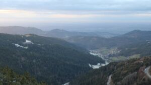 Dieses Bild zeigt eine Webcam-Aufnahme vom Achertal, aufgenommen am Mittwoch, den 19.11.2025 um 16:20 Uhr. Die Temperatur betrug -1.3°C.