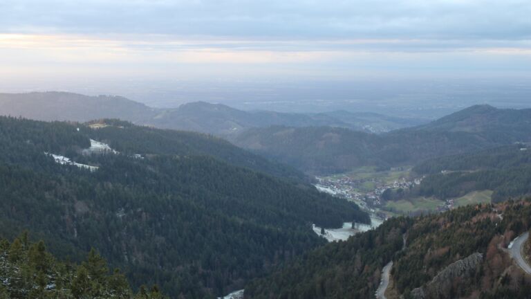 Dieses Bild zeigt eine Webcam-Aufnahme vom Achertal, aufgenommen am Mittwoch, den 19.11.2025 um 16:20 Uhr. Die Temperatur betrug -1.3°C.