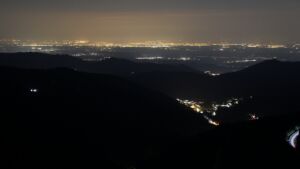 Dieses Bild zeigt eine Webcam-Aufnahme vom Achertal, aufgenommen am Sonntag, den 22.03.2026 um 21:30 Uhr. Die Temperatur betrug 5.2°C.