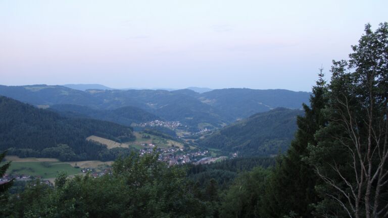 Dieses Bild zeigt eine Webcam-Aufnahme vom Achertal, aufgenommen am Samstag, den 27.06.2026 um 05:30 Uhr. Die Temperatur betrug 29°C.