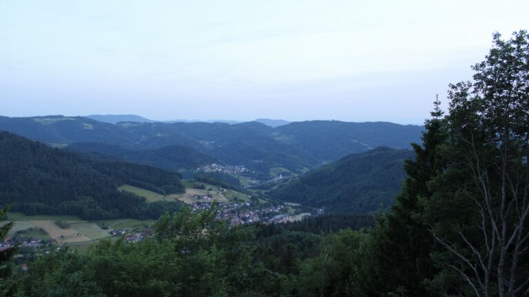 Dieses Bild zeigt eine Webcam-Aufnahme vom Achertal, aufgenommen am Freitag, den 29.05.2026 um 21:20 Uhr. Die Temperatur betrug 22.7°C.