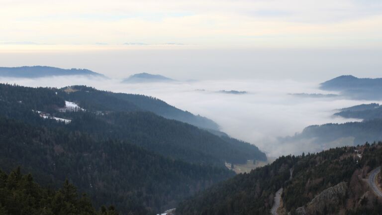 Dieses Bild zeigt eine Webcam-Aufnahme vom Achertal, aufgenommen am Samstag, den 24.01.2026 um 15:10 Uhr. Die Temperatur betrug 2.2°C.