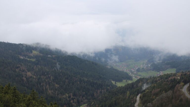 Dieses Bild zeigt eine Webcam-Aufnahme vom Achertal, aufgenommen am Sonntag, den 12.04.2026 um 11:40 Uhr. Die Temperatur betrug 2.3°C.