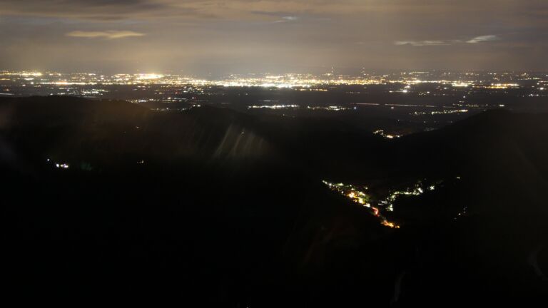Dieses Bild zeigt eine Webcam-Aufnahme vom Achertal, aufgenommen am Montag, den 21.07.2025 um 22:50 Uhr. Die Temperatur betrug 11.9°C.