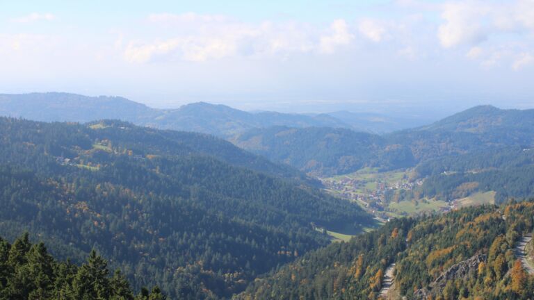 Dieses Bild zeigt eine Webcam-Aufnahme vom Achertal, aufgenommen am Sonntag, den 12.10.2025 um 14:20 Uhr. Die Temperatur betrug 10°C.