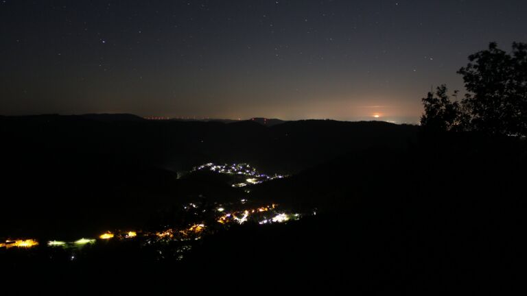 Dieses Bild zeigt eine Webcam-Aufnahme vom Achertal, aufgenommen am Dienstag, den 22.09.2026 um 02:00 Uhr. Die Temperatur betrug 10.9°C.