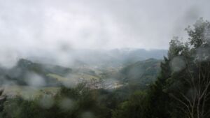 Dieses Bild zeigt eine Webcam-Aufnahme vom Achertal, aufgenommen am Sonntag, den 30.08.2026 um 10:50 Uhr. Die Temperatur betrug 15.1°C.