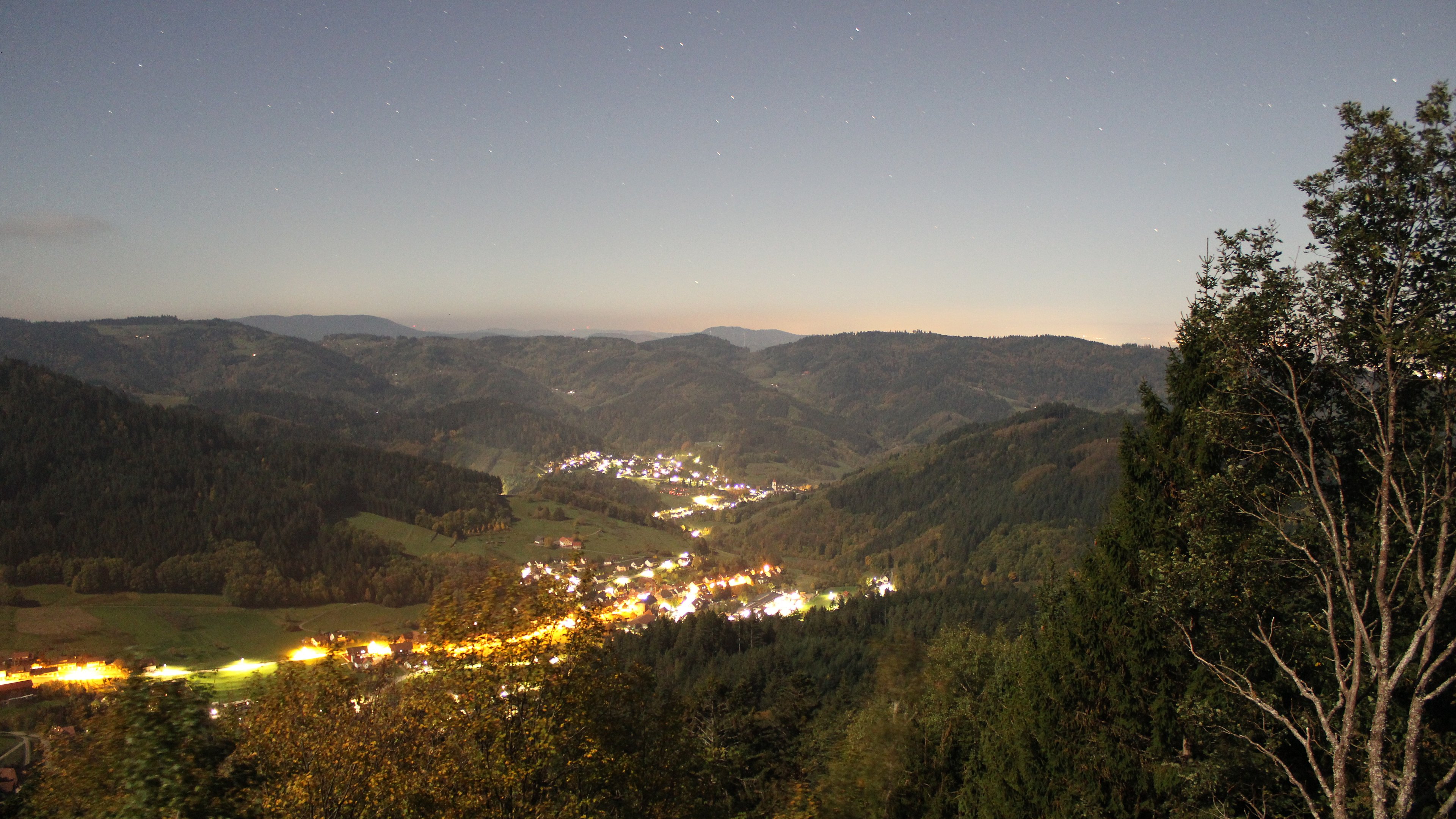 Dieses Bild zeigt eine Webcam-Aufnahme vom Achertal, aufgenommen am Freitag, den 30.10.2026 um 00:00 Uhr. Die Temperatur betrug 5.4°C.