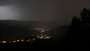 Dieses Bild zeigt eine Webcam-Aufnahme vom Achertal, aufgenommen am Freitag, den 28.08.2026 um 01:00 Uhr. Die Temperatur betrug 22.3°C.